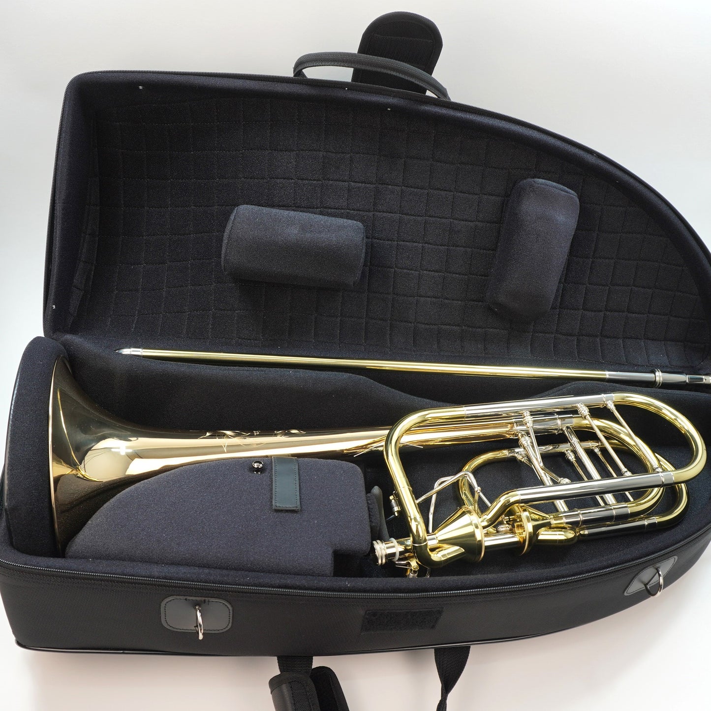 Shires Q36GA バストロンボーン 新品 ケースまわり